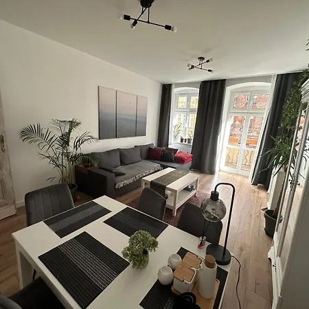 White Retro Apartament *